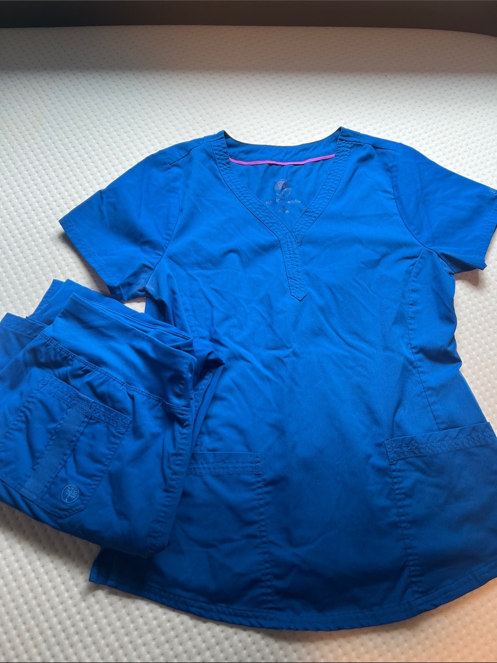 healing hands Bright Royal Blue V-Neck Short Sleeve Scrub Top and bottom set.